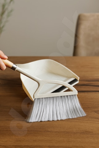 Bambu Saplı Fırça Faraş - Hem Dekoratif Hem Pratik - Askı Aparatlı - Ahşap Sap - Kaliteli Plastik