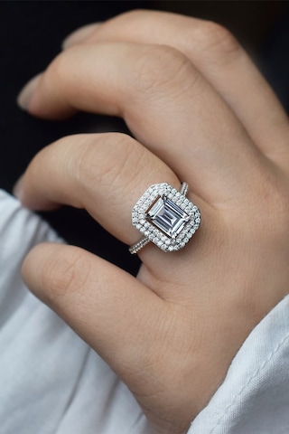 3 Karat Görünümlü Baget Kesim Beyaz Altın Yüzük
