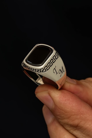 Siyah Oniks Taşlı Grek Motifli Harfli 925 Erkek Gümüş Yüzük Beyaz