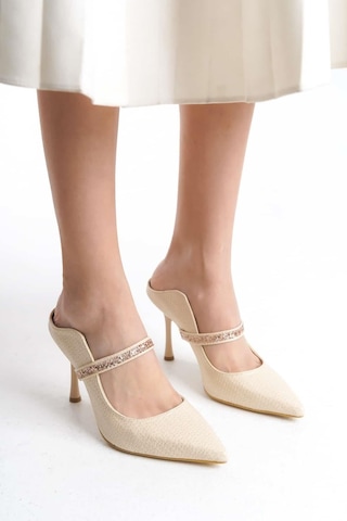 Preshley Kadın Mavera Kırem Rugan 9 Cm İnce Topuklu Sivri Burunlu Arkası Acık Tasarım Stiletto Krem