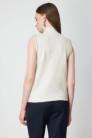 On Fashion Omuzları Taşlı Boğazlı Kadın Ekru Kazak 63382 Ekru