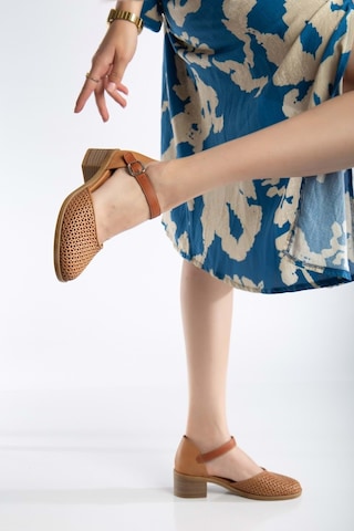 Analin Shoes Kadın Hakiki Deri Burnu Kapalı Delikli Sandalet Taba