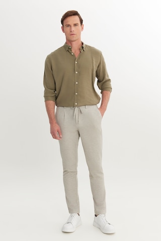 AC&Co / Altınyıldız Classics Erkek Bej 360 Her Yöne Esneyen Slim Fit Dar Kesim Beli Bağlamalı Armürlü Casual Pantolon Bej
