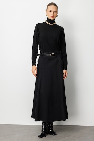 Mizalle Siyah A Kesim Kemerli Kalın Volanlı Maksi Etek Siyah