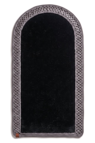 Merplush Mihraplı Peluş Seccade 75x130 Cm Süet Taban Yıkanabilir Yumuşak Namaz Halısı Siyah - Füme