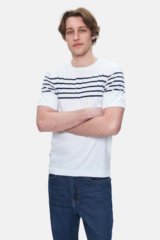 Kendrıck Beyaz Çizgili Bisiklet Yaka Triko Nakışlı Standard Fit Erkek Tshirt Beyaz