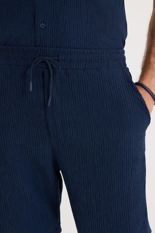 Tudors Erkek Slim Fit Dar Kesim Apaş Yaka Beli Bağcıklı İndigo Gömlek Şort Takım-37572 İndigo