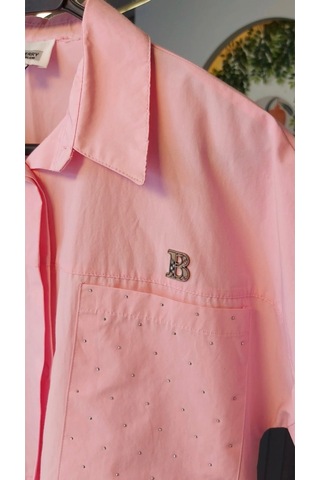 Taş Arma Detaylı Pembe Crop Casual Chic Pembe