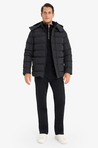 DeFacto Regular Fit Kapüşonlu Şişme Mont Fermuarlı Çıtçıtlı Cepli E7286AX24WNBK27