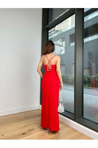 Fashion Cocktail Sırt Korseli Derin Sol Yırtmaçlı Degajeli Saten Askılı Uzun Abiye Elbisesi Kırmızı