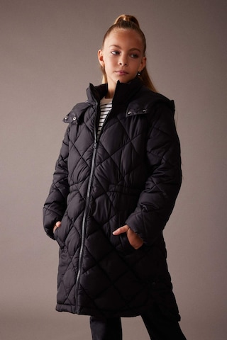 Defacto Kız Çocuk Su İtici Kapüşonlu Kapitoneli Uzun Kaban A0890A823AUBK27 Siyah