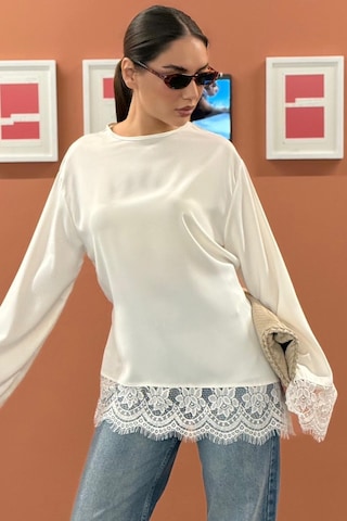 Madmext Beyaz Asimetrik Dantelli Uzun Kollu Saten Bluz Mg2799