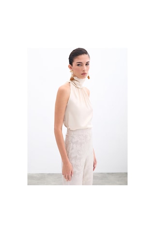 Sateen Boğazlı Kolsuz Bluz - Bej-135951 Bej
