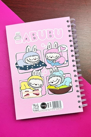 Labubu Tasarımlı Spiralli Sticker'lı Tarihsiz Konuşan Ajanda Haftalık Planlayıcı renkli