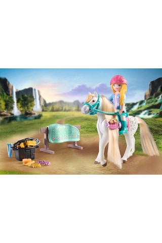 Playmobil Horses Of Waterfall 71354 Isabella & Lioness Yıkama Alanlı, Kapsamlı At Bakımı, Geniş Bini
