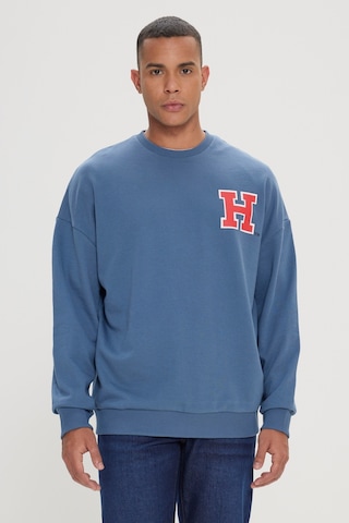 AC&Co / Altınyıldız Classics Erkek İndigo Oversize Fit Bol Kesim Harvard Lisanslı Pamuklu Bisiklet Yaka Sweatshirt İndigo