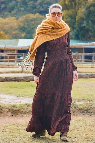 V Yaka Gipe Detaylı Volanlı Kışlık Elbise Desenli