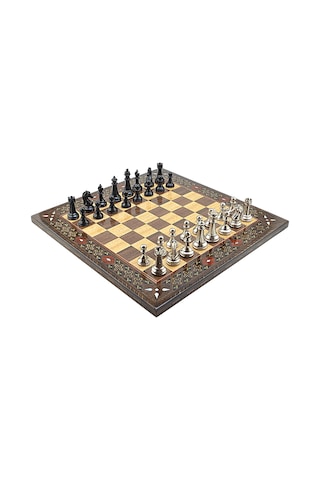 Gifthome Premium Black Metal Klasik Satranç Takımı Ve El İmali Masif Ahşap Düz Ceviz Tahtası 45x45x2 Cm.