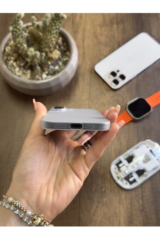 Apple iPhone 16 Uyumlu Süper İnce Mat Ultra Thin Silikon Kılıf Buzlu Beyaz
