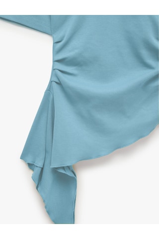 Koton Pamuklu Slim Fit Kısa Kollu Fırfırlı Drapeli Asimetrik Kesim Tişört Mavi 7wak50079ek