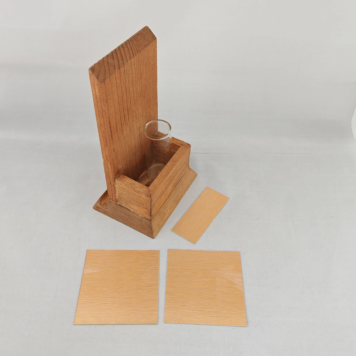 Kişiye Özel Ahşap Masaüstü İsimlik - Çok Amaçlı Metal Plakalı Şık Tasarım Kahverengi