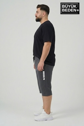 Süperlife Büyük Beden Erkek Kapri Şort Brooklyn Baskılı Rahat Kalıp 3xl-6xl Spr26bsr591-02 Füme