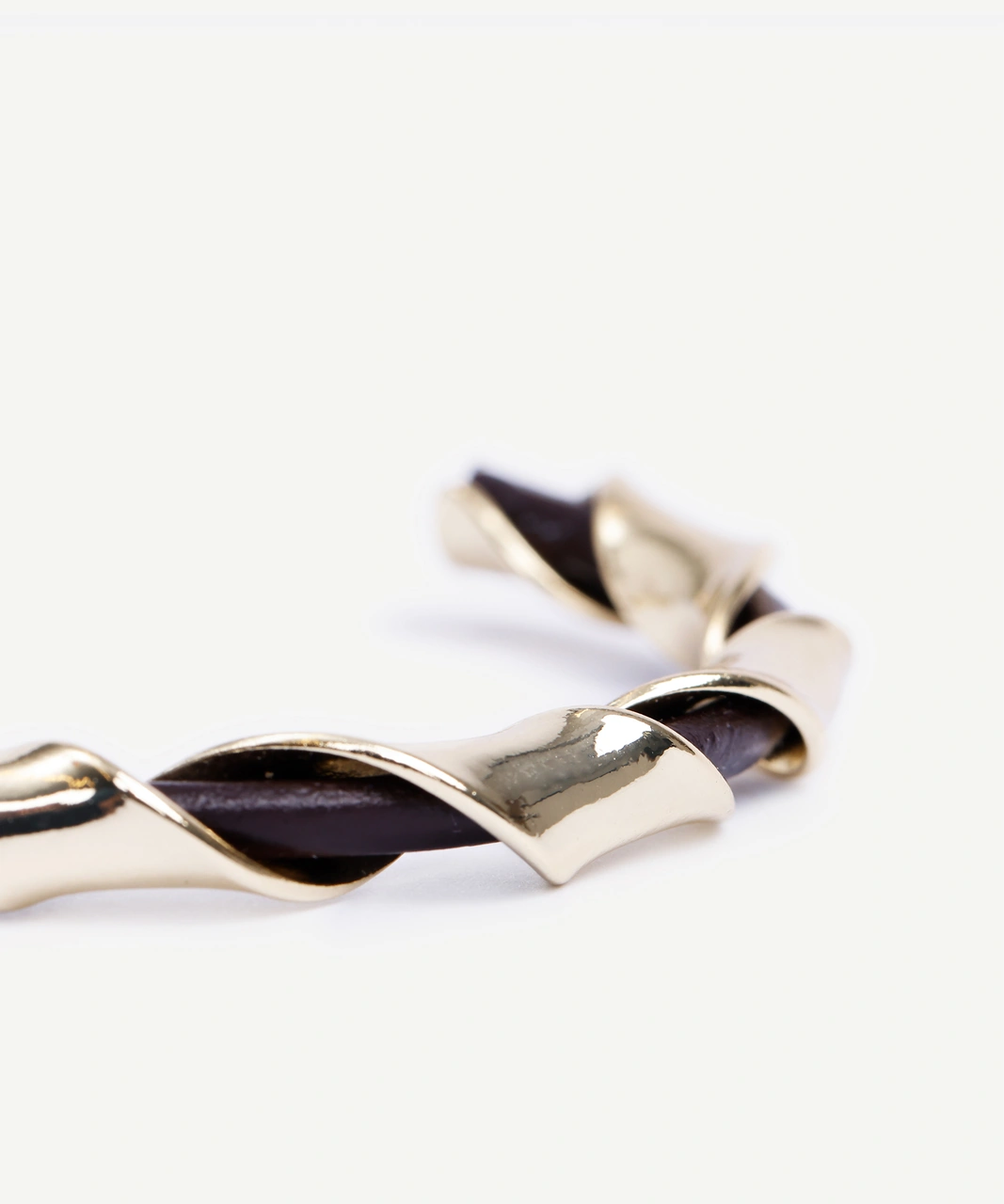 Yargıcı Deri Detaylı Cuff Bileklik 25kkbj8125x 630 Diğer