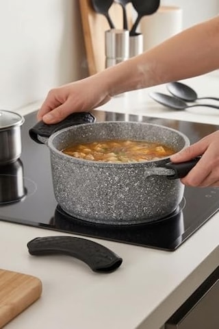 Orret Home Silikon Tencere Kulp Tutucu 2 Adet Kaymaz Isıya Dayanıklı Tencere Kulpu Koruyucu Tutamak El Yakmaz Tava Tencere Sap Kılıfı Mutfak Aksesuarı 16 Cm