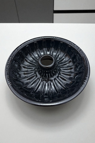 Emaye Dilimli Kek Kalıbı Yanmaz Yapışmaz Taban Siyah 30 Cm Siyah