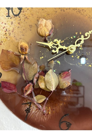 Pelince - Beyaz Gül - Koyu Kahverengi - Epoksi Duvar Saati Özel Tasarım - Tek Üretim - 30 Cm Siyah