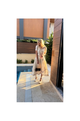 Asur Boutique Kadın Ekru Çiçek Nakışlı Bağcıklı Yaka Midi Boy Yazlık Keten Takım Bej