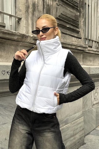 Veraura Lifestyle Beyaz Sırtı Taş İşlemeli Dik Yaka Kısa Şişme Yelek