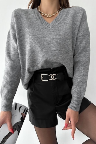 Femelle Kadın Gri V Yaka Standart Beden Oversize Basic Triko Kazak