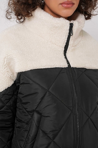 Gabria Pelüş Detaylı Kapitone Mont Siyah