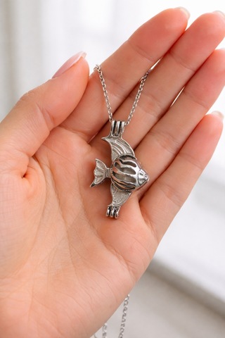 Karanlıkta Parlayan Balık Figürlü Charm Kolye I Gümüş Renk Zincir Unisex Çok renkli