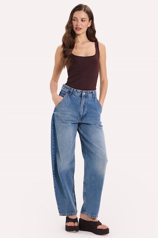 Tudors Kadın Slim Fit Dar Kesim Askılı Kare Yaka Sırtı Açık Sandy Kumaş Çıtçıtlı Kahverengi Body-51249