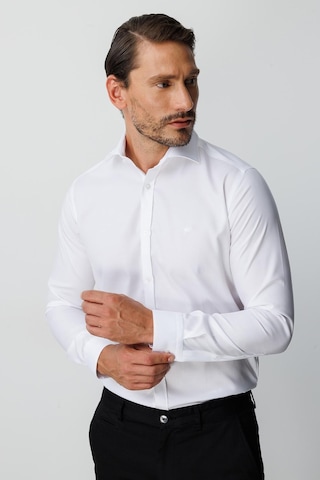 Igs Beyaz Slim Fit Dar Kalıp Klasik Yaka Düz Uzun Kollu Cepsiz %100 Pamuk Non Iron Ütü İstemeyen Gömlek -19997
