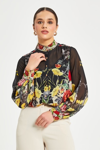 Yüksek Yaka Düğmeli Volan Kol Gömlek Çiçek Desenli, Şifon Dokulu, Günlük Ve Zarif Kullanıma Uygun Siyah