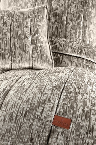 Gerardo Jakar Kadife Çift Kişilik Yatak Örtüsü Takımı Bej Bej