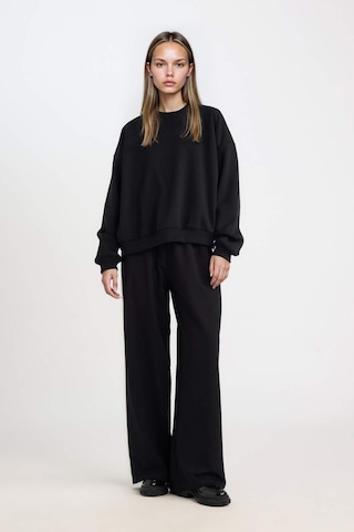 DeFacto Coool Oversize Geniş Kalıp Bisiklet Yaka Basic Düz Kalın Kumaş İçi Yumuşak Tüylü Sweatshirt D9022AXNSBK81 Siyah