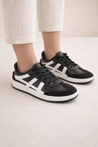 Unisex Günlük Spor Ayakkabı Bağcıklı Şerit Detaylı Sneaker Siyah - Beyaz