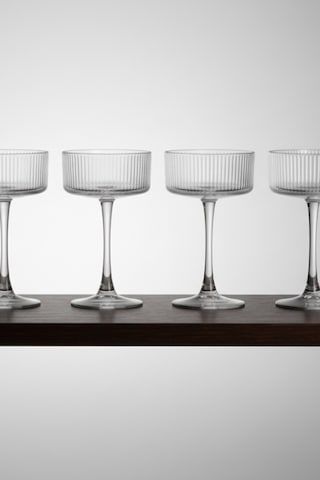 6 Kişilik Modern Çizgili Kabartma Desen Cam Ayaklı Kadeh Takımı 245 Ml Beyaz