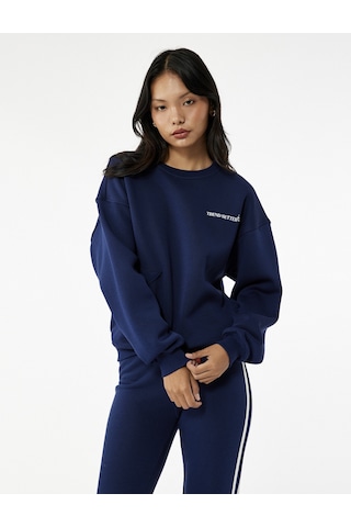 Koton Şardonlu Uzun Kollu Rahat Kesim Bisiklet Yaka Yıldız Dikiş Detaylı Baskılı Sweatshirt Lacivert 6wal10146ık Lacivert