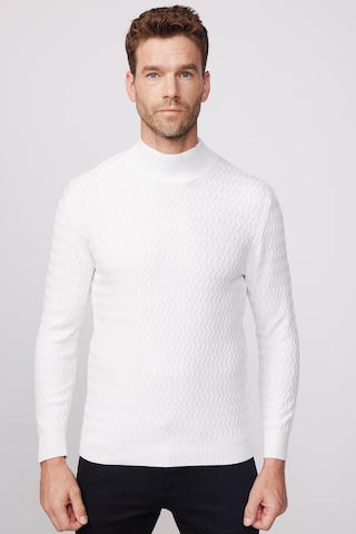 Tudors Slim Fit Dar Kesim Yarım Balıkçı Yaka Desenli Tüylenmeyen Beyaz Erkek Kazak-28630-beyaz Beyaz