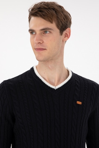 U.S. Polo Assn. Erkek Regular Fit V Yaka Lacivert Yaka Detaylı Kazak 50297083-VR033