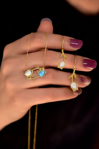 925 Ayar Gümüş Gold Kaplama Özel Tasarım Beyaz-mavi Opal Kolye Ve Beyaz Opal Lale Küpe Set
