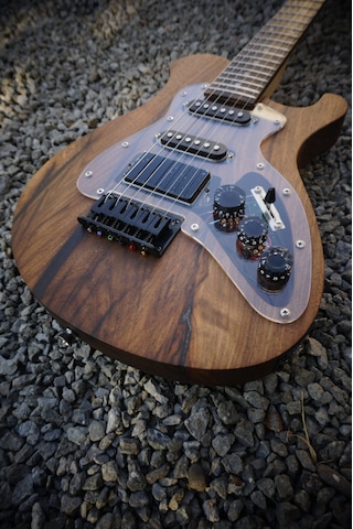 Elektro Gitar Model: Gece2 Custom Epoksi & Yıllanmış Ağaç Kişiye Özel Ceviz / Siyah