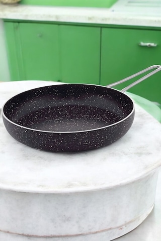 Gökdil Cantef Yanmaz Yapışmaz 22 Cm Metal Kulplu Granit Tava Siyah
