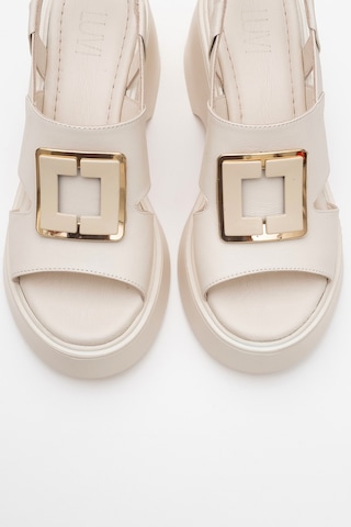 Luvishoes Lucıa Ekru Tokalı Hakiki Deri Kadın Dolgu Topuklu Sandalet Ekru