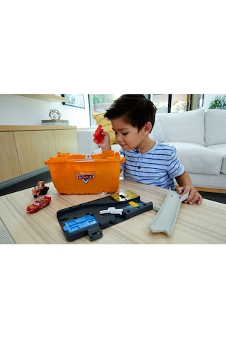 Cars Yarış Heyecanı Oyun Seti Hdn02